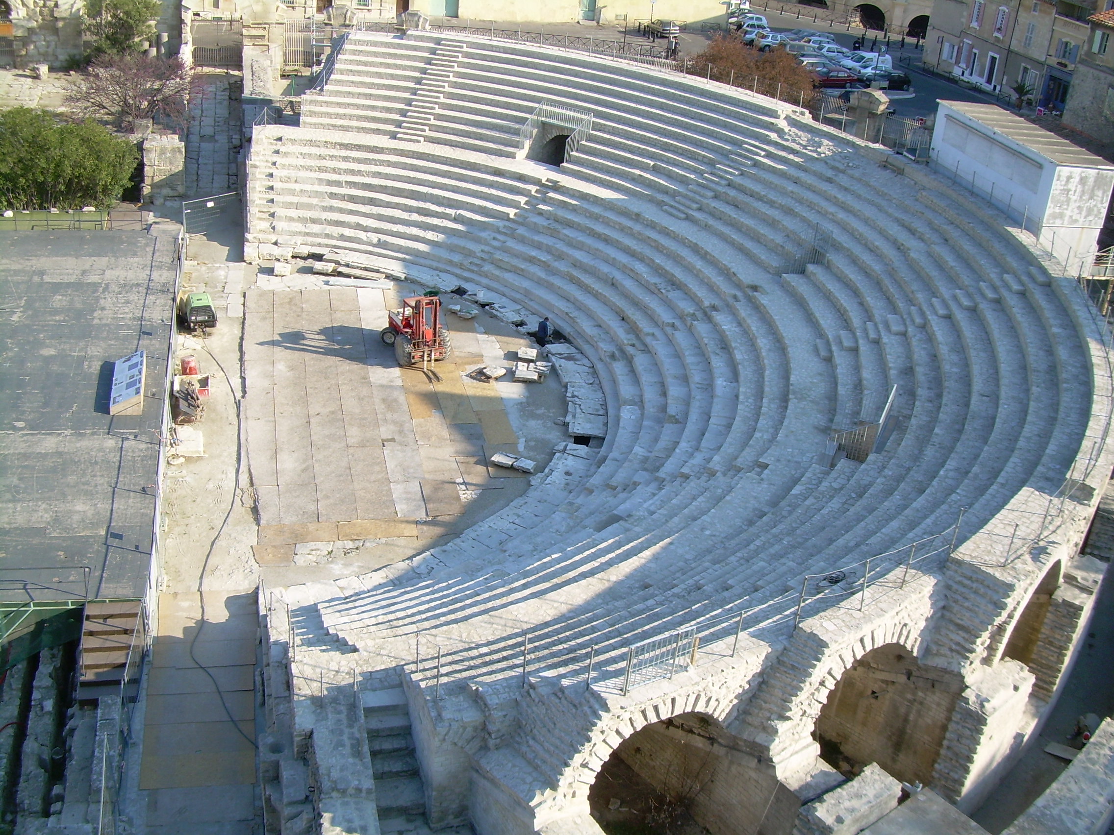 Théâtre antique d'Arles restauration Carrières Sauvanet